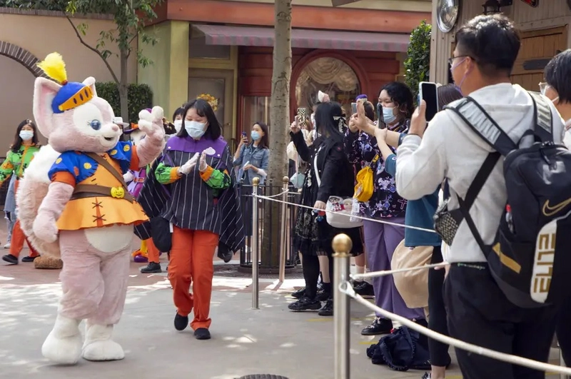 LinaBell, the mascot, in the Shanghai Disneyland LinaBell episode